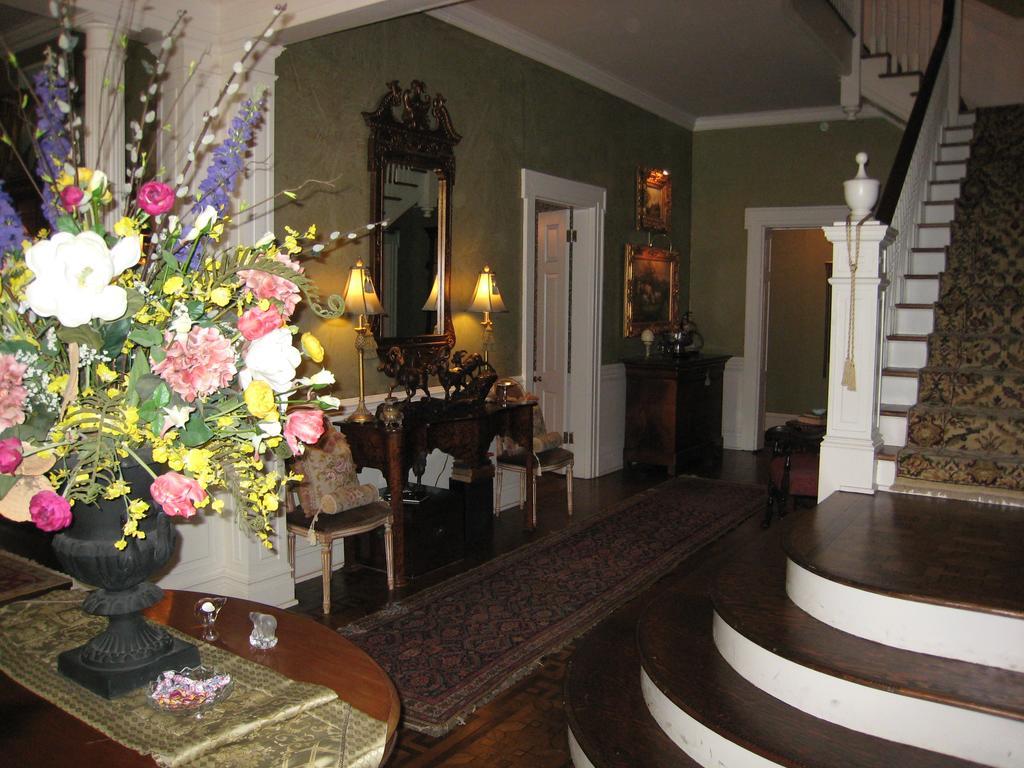 Belle Oaks Inn Gonzales Bagian luar foto